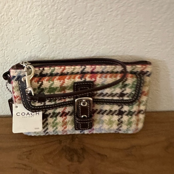 Cute little Coach Multicolor Plaid Fabric wristlet NWT - Picture 1 of 5